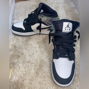 Camouflage green and black NIKE low dunks YOUTH SIZE 6.5